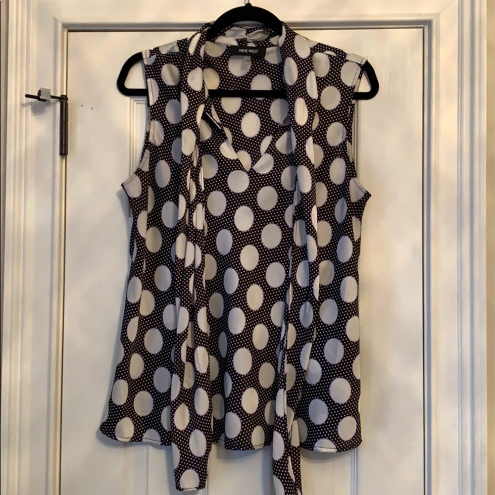 Sleeveless Nine West Blouse. 💜